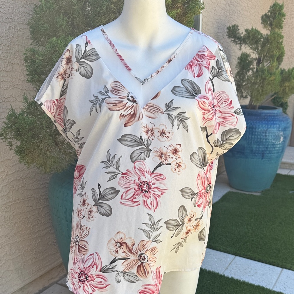 SHEIN Floral V-Neck Blouse in Pink and Cream